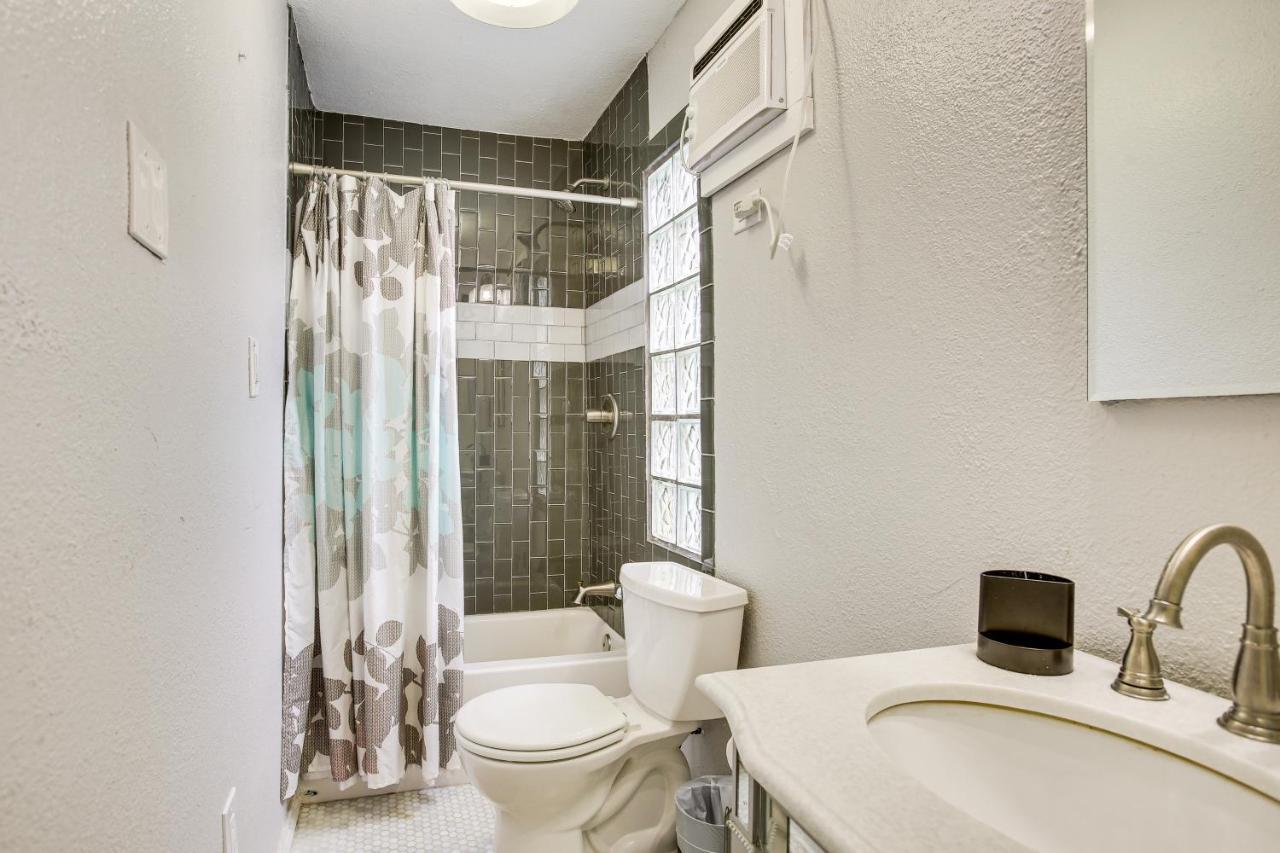 Galveston Cottage About 1 Mi To Beach Pet Friendly! Exterior photo